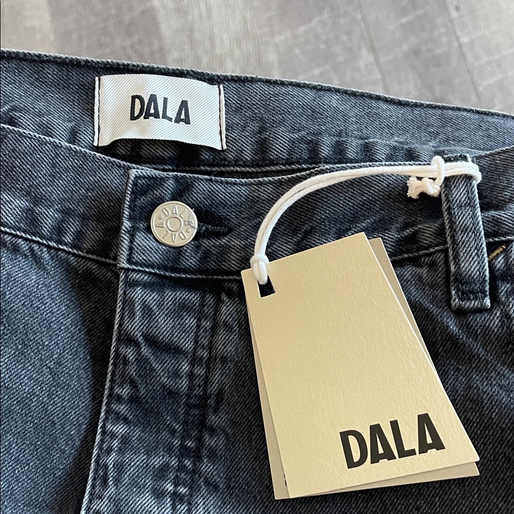 DALA Partner‎ Short - Picture 8 of 9